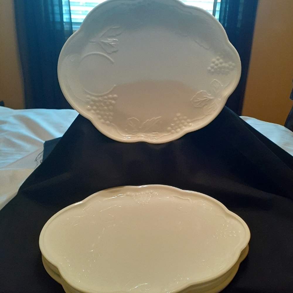VINTAGE MILK GLASS SNACK TRAYS
